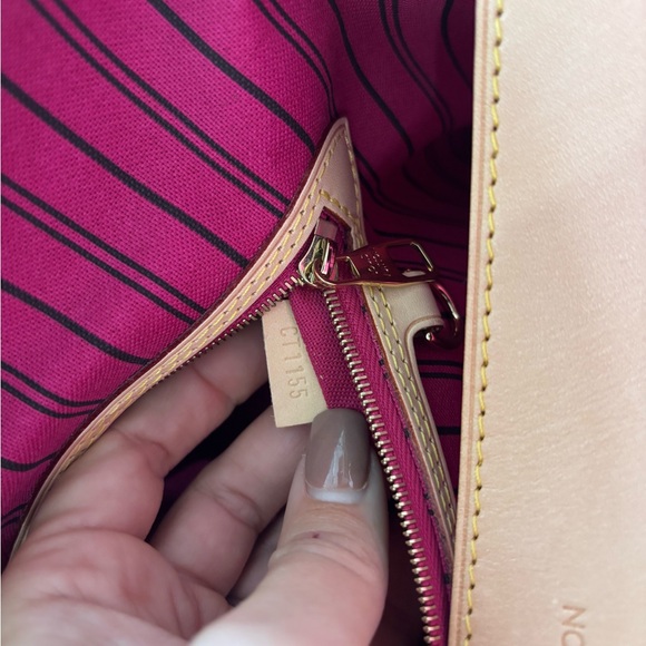 Authentic Louis Vuitton NEW delightful PM discontinued Pink pivone monogram bag - Picture 7 of 13